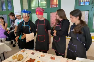 Alumnes de 3r ESO-TQE en el concurs Masterchef del projecte Oído Cocina