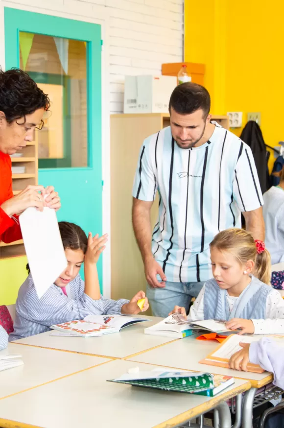 Equip docent i alumnes de l'escola Jesuites Bellvitge