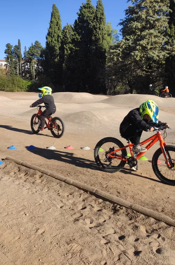 Activitat extraescolar de bikes amb alumnes de l'escola Jesuites Lleida