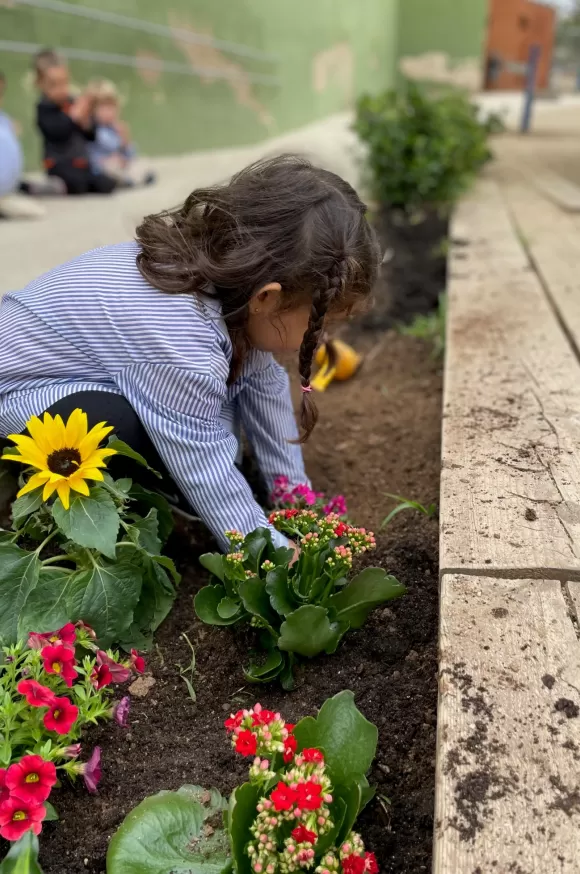 Alumna d'infantil a l'hort de l'escola Jesuites Sarria - Sant Ignasi