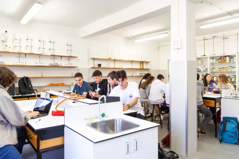 Laboratori amb alumnes de Batxillerat de l'escola Jesuites Lleida