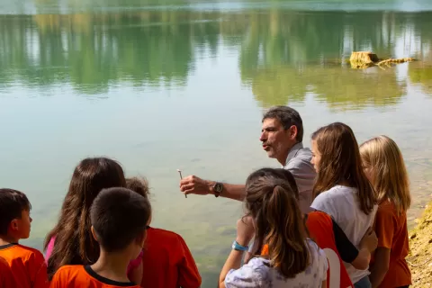 Alumnes de l'escola Jesuites Lleida fent activitats del claver natura