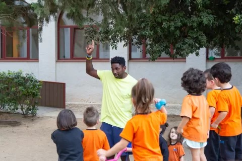 Equip d'orientacio psicopedagoica amb alumnes d'infantil de l'escola Jesuites Lleida