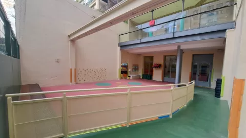 Pati d'infantil de l'escola Jesuites Casp
