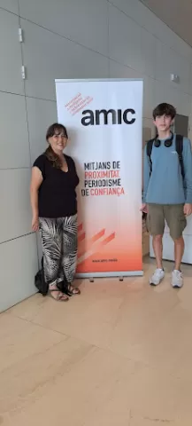 Alumne de 4t d'ESO finalista als premis AMIC ficcions acompanyat de la seva professora