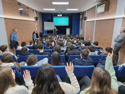 L'alumnat de segon de Batxillerat de Jesuïtes Bellvitge va assistir a una xerrada sobre com plantejar les seves vides en clau vocacional