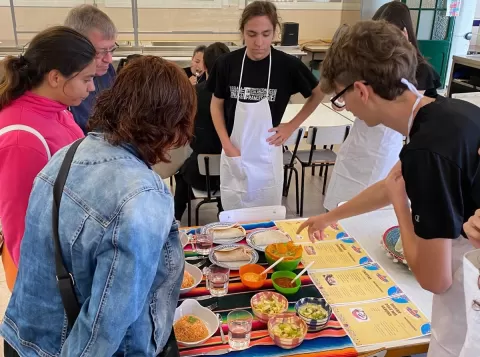 Alumnes de 3r ESO-TQE en el concurs Masterchef del projecte Oído Cocina