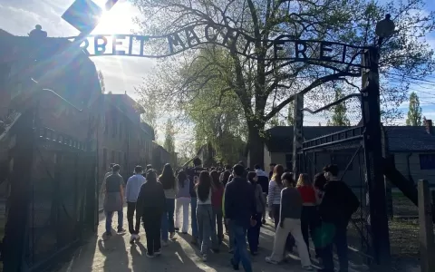 Alumnes de primer de Batxillerat de JE a l'experiència de sentit Auschwitz