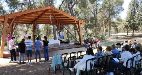 Celebració de la renovació de la fe d'un grup d'alumnes de 3r ESO-TQE de Jesuïtes Lleida Col·legi Claver, celebrada a l'Aula Natura Pare Ignasi Salat de l'escola. 