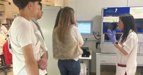 Alumnes de BAT 1 de Jesuïtes Lleida de l'assignatura de Biomedicina visitant el Banc de Sant i el Departament d'Anatomia Patològica de l'Hospital Universitari Arnau de Vilanova de Lleida