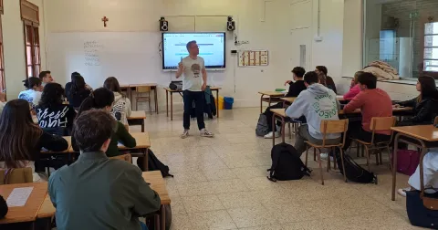 Alumnes de 2n BAT de Jesuïtes Lleida Col·legi Claver en una xerrada dels Seminaris de Geografia organitzat des de l'etapa