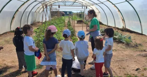 Alumnes de MOPI 4 durant la seva sortida a la granja escola La Manreana de Juneda