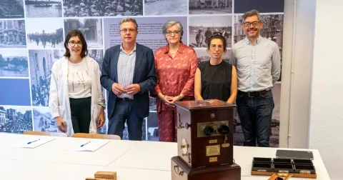 Acte oficial de donació a l'IEI del fons de Manuel Herrera i Ges per part del Col·legi Claver