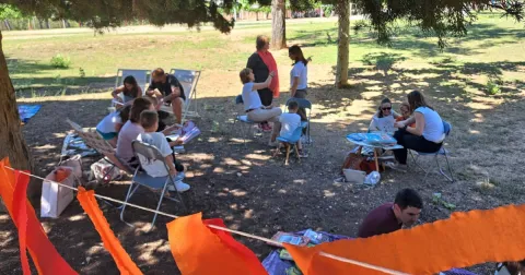 Alumnes i famílies de 1r i 2n de la PIN de Jesuïtes Lleida a la jornada Celebrem els Llibres