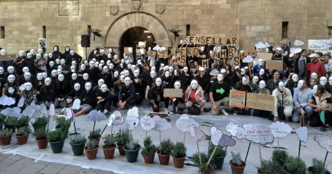 Alumnes de 4t ESO-TQE de Jesuïtes Lleida Col·legi Claver participant en el flashmob organitzat per Arrels Sant Ignasi