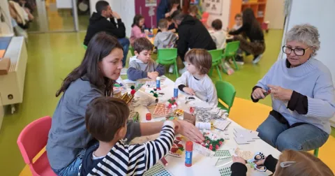 Racons de nadal amb famílies a MOPI 3