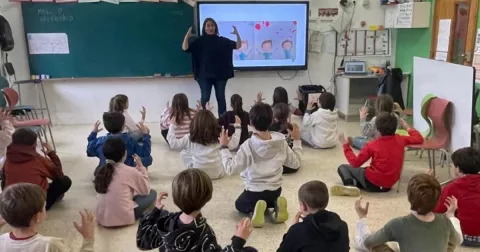 Sessió amb l'alumnat de 4t de la PIN per entendre com la respiració està relacionada amb les emocions.