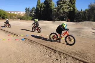 Activitat extraescolar de bikes amb alumnes de l'escola Jesuites Lleida