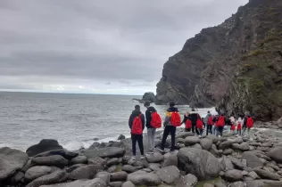 Alumnes de 2n ESO del Claver en una sortida durant la seva estada a Devon