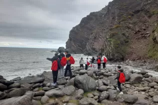 Alumnes de 2n ESO del Claver en una sortida durant la seva estada a Devon