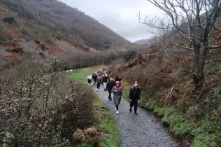 Alumnes de 2n ESO del Claver en una sortida durant la seva estada a Devon