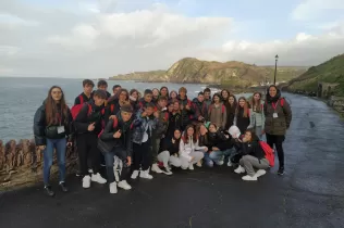 Alumnes de 2n ESO del Claver en una sortida durant la seva estada a Devon