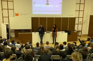 Alumnes de 4t de primària a la presentació del repte del projecte Reporters.Cat