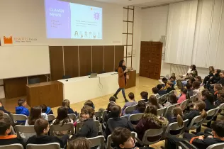 Alumnes de 4t de primària a la presentació del repte del projecte Reporters.Cat