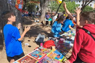 El Mercat del Bescanvi, mercat solidari organitzat per l'alumnat de 5è i 6è de Primària-NEI per la celebració de Sant Jordi