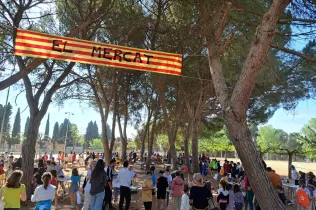 El Mercat del Bescanvi, mercat solidari organitzat per l'alumnat de 5è i 6è de Primària-NEI per la celebració de Sant Jordi