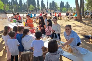 El Mercat del Bescanvi, mercat solidari organitzat per l'alumnat de 5è i 6è de Primària-NEI per la celebració de Sant Jordi