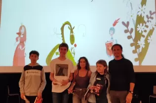 Entrega de premis de poesia il·lustrada a 3r ESO-TQE en la celebració de Sant Jordi al Col·$legi Claver