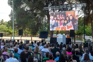 Vídeo amb imatges de record de l'alumnat en la celebració de les Orles de 2n de Batxillerat del curs 2022-23