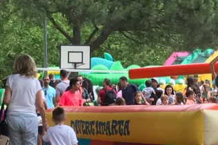 Inflables a la Festa Claver organitzada per l'AMPA en celebració del final del curs 2022-23