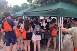 Participants a la Campanya de donació de sang a la la Festa Claver organitzada per l'AMPA en celebració del final del curs 2022-23