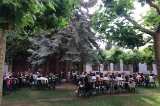 Celebració de l'Esperit amb les famílies i l'alumnat de 4t PIN que fa la catequesi de preparació de la Primera Comunió