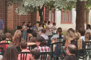 Celebració de l'Esperit amb les famílies i l'alumnat de 4t PIN que fa la catequesi de preparació de la Primera Comunió