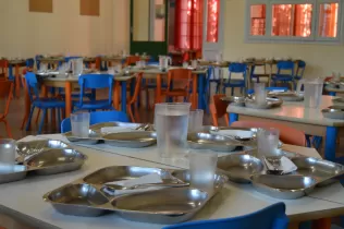 Taules parades al manjador d'infantil de MOPI P3