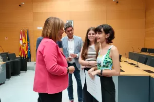 Acte reconeixement PAU a l'Ajuntament amb alumnes de Jesuïtes Bellvitge