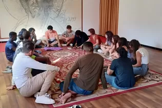 Frontera Sud - Alumnes a l'experiència vivencial sonre el procés migratori 