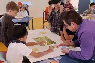 Alumnes de 6è de primària NEI jugat al Joc de La Catanyada creat per la tutora del curs Anna de Dios. 