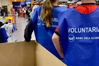 Alumnes de 3r ESO-TQE al supermercat Bonpreu de Lleida participant de l'acció de voluntariat del Gran Recapte d'Aliments 2023