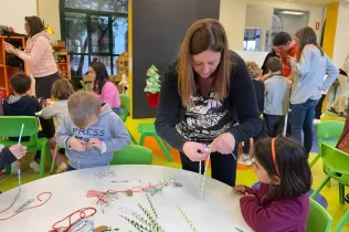Racons de Nadal amb famílies al MOPI