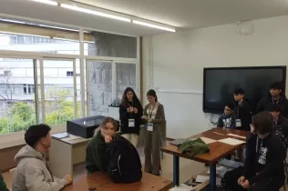 Alumnat de 3r d'ESO de robotica a les instal·lacions de CESIRE