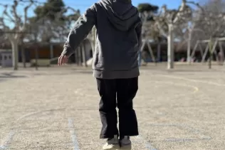 Alumnes de MOPI (etapa infantil) a l'activitat de "So i Moviment" al pati de l'escola