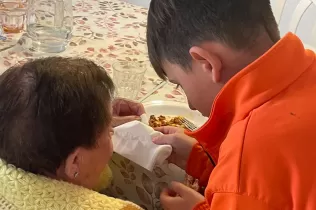 Alumnes de Jesuïtes Lleida compartint activitats amb persones dela gran Edat del Centre Geriàtric Lleida - I Feel