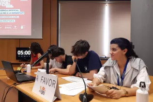 Alumnes de 1r Batxillerat de Jesuïtes Lleida Col·egi Claver als debats de la fase final de la Lliga Debat de la Xarxa Vives, a Castelló de la Plana l'abril de 2024