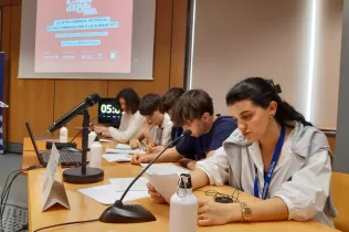 Alumnes de 1r Batxillerat de Jesuïtes Lleida Col·egi Claver als debats de la fase final de la Lliga Debat de la Xarxa Vives, a Castelló de la Plana l'abril de 2024