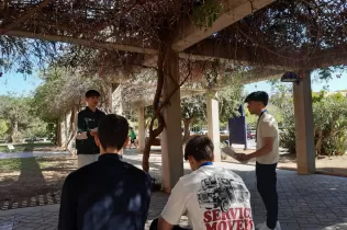 Alumnes de 1r Batxillerat de Jesuïtes Lleida Col·egi Claver als debats de la fase final de la Lliga Debat de la Xarxa Vives, a Castelló de la Plana l'abril de 2024