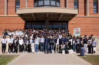 Alumnes de 1r Batxillerat de Jesuïtes Lleida Col·egi Claver als debats de la fase final de la Lliga Debat de la Xarxa Vives, a Castelló de la Plana l'abril de 2024